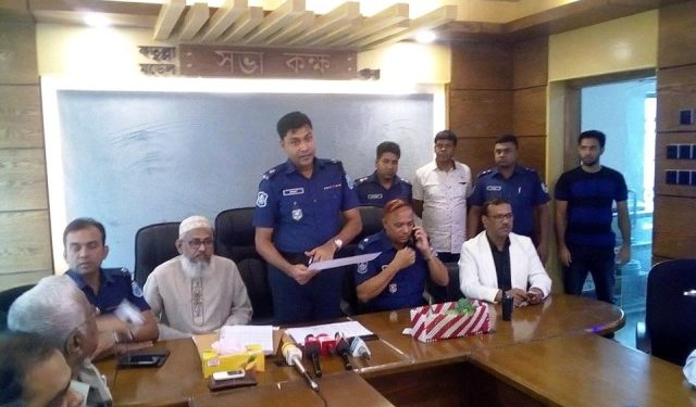 ফতুল্লা থানায় গ্রেপ্তারী পরোয়ানা আসামী চিহ্নিত করতে স্থানীয়দের সাথে মতো বিনিময় সভা অনুষ্ঠিত