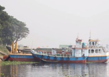 ১১ দফা দাবিতে নারাণগঞ্জে নৌ ধর্মঘট