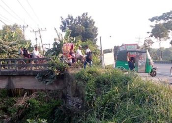 সোনারগায়ে ৪০ বছরের পুরাতন সেতুটি এখন ঝুকিপূর্ণ