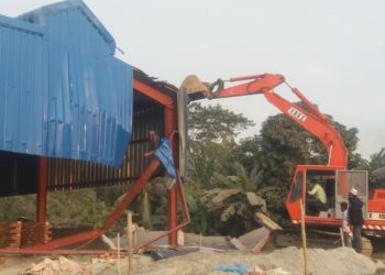 বন্দরে পূর্বা ডেইরী এন্ড এগ্রো ফার্মের অবৈধ স্থাপনা উচ্ছেদ