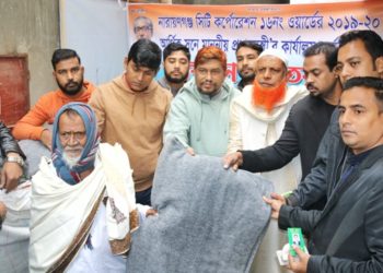 ১৬ নং ওয়ার্ডে দুঃস্থদের মাঝে প্রধানমন্ত্রীর কম্বল বিতরন