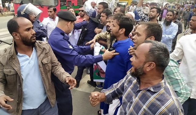 খালেদা জিয়ার জামিন খারিজের প্রতিবাদে মহানগর যুবদলের বিক্ষোভ