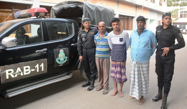 র‌্যাবের অভিযানে ৩ চাঁদাবাজ গ্রেফতার