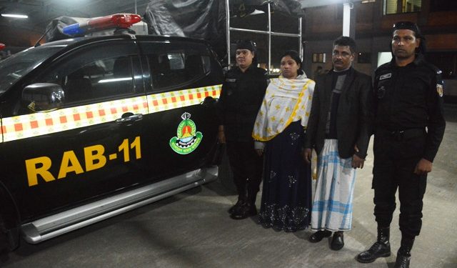 সিদ্ধিরগঞ্জে পেটের ভিতর ইয়াবা পাচারে কালে দম্পতি গ্রেফতার