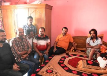 অসুস্থ্য ফটো সাংবাদিক সৌরভের শয্যা পাশে জেলা যুবদল নেতৃবৃন্দ