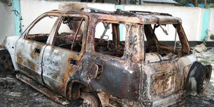 সোনারগায়ে আওয়ামীলীগ নেতার গাড়ী পুড়ালো দুবৃর্ত্তরা