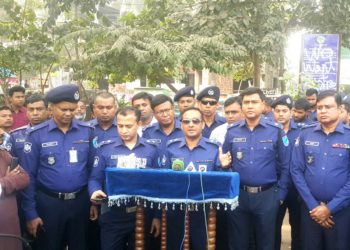 সড়ক হকারমুক্ত করতে জেলা পুলিশ কাজ করছে-মনিরুল ইসলাম