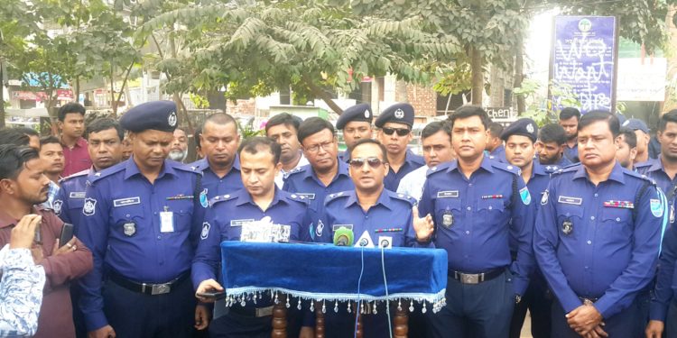 সড়ক হকারমুক্ত করতে জেলা পুলিশ কাজ করছে-মনিরুল ইসলাম