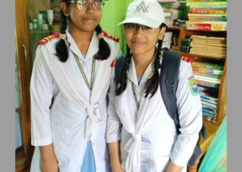 গোল্ডেন এ প্লাস পেল ইন্সপেক্টর সেলিম মিয়ার দুই জমজ কন্যা