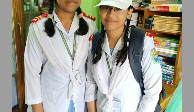 গোল্ডেন এ প্লাস পেল ইন্সপেক্টর সেলিম মিয়ার দুই জমজ কন্যা