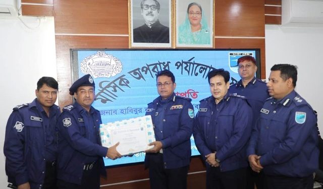 ঢাকা রেঞ্জের শ্রেষ্ঠ এসপি হলেন মনিরুল ইসলাম