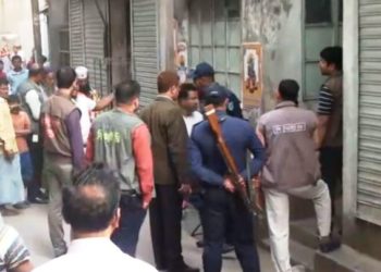 সুতারপাড়ায় সোয়া এক কোটি টাকার অবৈধ বন্ড সূতা উদ্ধার