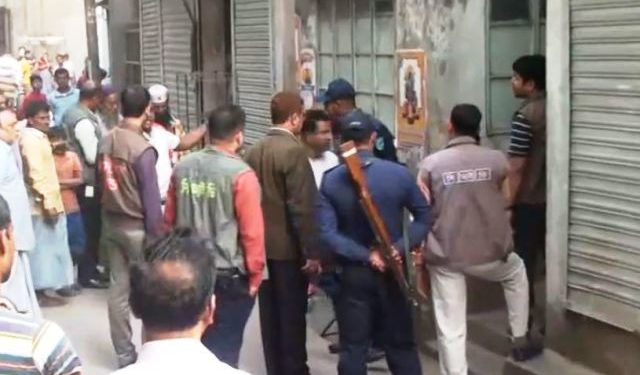 সুতারপাড়ায় সোয়া এক কোটি টাকার অবৈধ বন্ড সূতা উদ্ধার