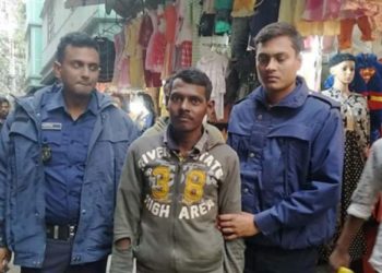 শহরে মরা মুরগী বিক্রির অভিযোগে জরিমানা ও আটক ১