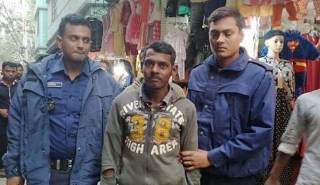 শহরে মরা মুরগী বিক্রির অভিযোগে জরিমানা ও আটক ১