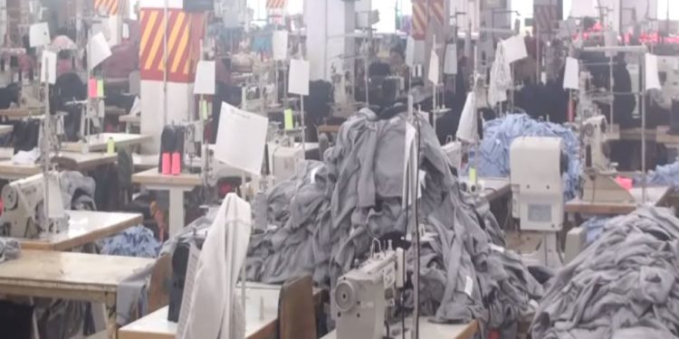 মুনলাক্স কম্পোজিট নীট গার্মেন্টস ভাংচুরে আহত ৩