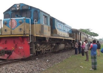 উকিলপাড়ায় ট্রেনের ছাদ থেকে পড়ে এক যুবক নিহত