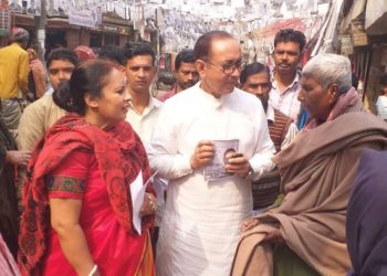 ইশারাকের পক্ষে এটিএম কামাল ও অর্পনা রায় দাসের প্রচারনা