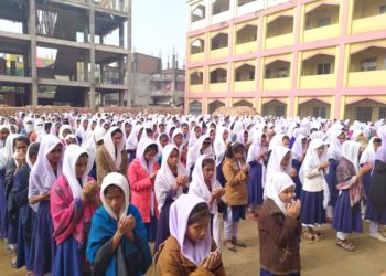 রূপগঞ্জে মন্ত্রী গাজীর রোগমুক্তিতে হাজী নূর উদ্দিন আহমেদ উচ্চ বিদ্যালয়ের শিক্ষার্থীদের দোয়া