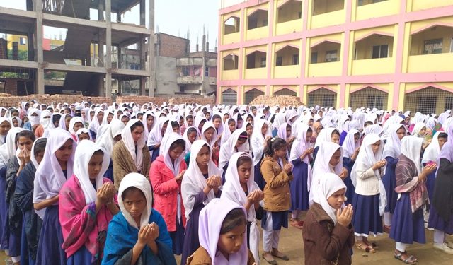 রূপগঞ্জে মন্ত্রী গাজীর রোগমুক্তিতে হাজী নূর উদ্দিন আহমেদ উচ্চ বিদ্যালয়ের শিক্ষার্থীদের দোয়া