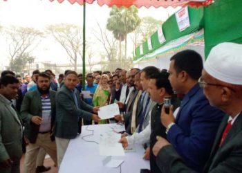 আড়াইহাজারে ৫ শতাধিক চালককে শিক্ষানবীশ ড্রাইভিং লাইসেন্স প্রদান