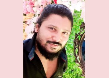 ইভটিজিং ঘটনায় জেলা মুক্তিযুদ্ধ মঞ্চের রনি জড়িত নয় বললেন সেই তরুনীর মা