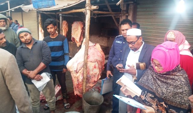 ভ্রাম্যমান আদালতের অভিযানে বন্দরে ২ কসাইকে অর্থদন্ড