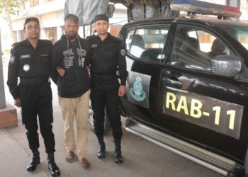 সিদ্ধিরগঞ্জে ৪৪৭ বোতল ফেন্সিডিল সহ ট্রাক চালক গ্রেফতার