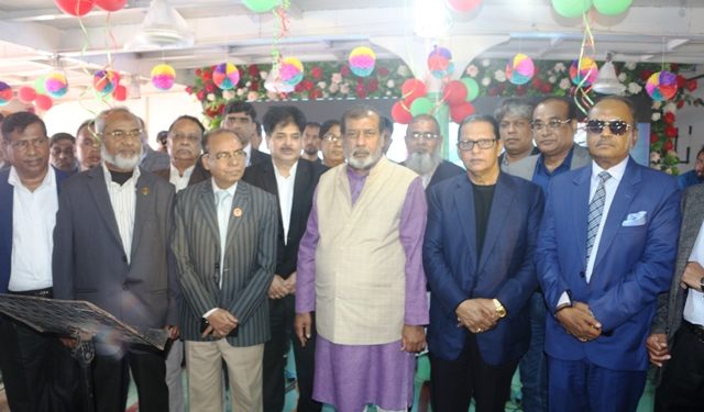 যুদ্ধ এখনো চলছে নেতা একমাত্র শেখ হাসিনা : সেলিম ওসমান