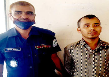 ছুটি না দেওয়ায় কারখানায় আগুন দেওয়ায় শ্রমিক আটক