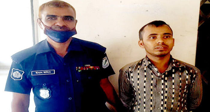 ছুটি না দেওয়ায় কারখানায় আগুন দেওয়ায় শ্রমিক আটক