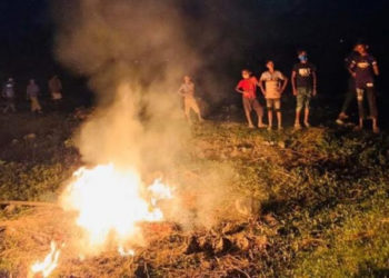 সোনারগায়ে মাদকের আস্তানা পুড়িয়ে দিলেন ইউএনও