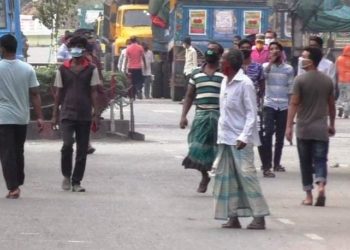 রেডজোন নারায়ণগঞ্জে লকডাউন নিয়ে তামাশা করছে মানুষ