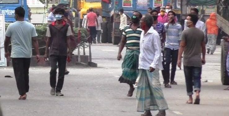 রেডজোন নারায়ণগঞ্জে লকডাউন নিয়ে তামাশা করছে মানুষ