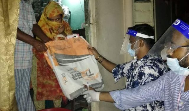 ঘর থেকে বের হবেন না ঘরে খাবার পৌছে দিবে ইনশাল্লাহ-খোরশেদ