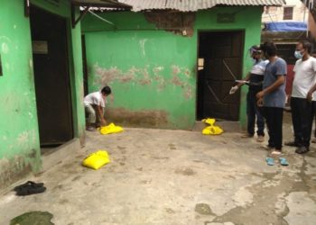 নাসিক ১৩নং ওয়ার্ডে ২৪৫৫ পরিবারকে খাদ্য পৌছে দিলেন কাউন্সিলর খোরশেদ