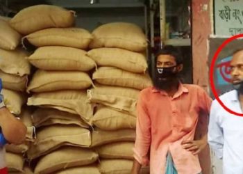 আওয়ামীলীগ নেতা শাহীদুল্লার বাড়ীতে খাদ্য অধিদপ্তরের অভিযানে ৮৫ বস্তা চাউল উদ্ধার