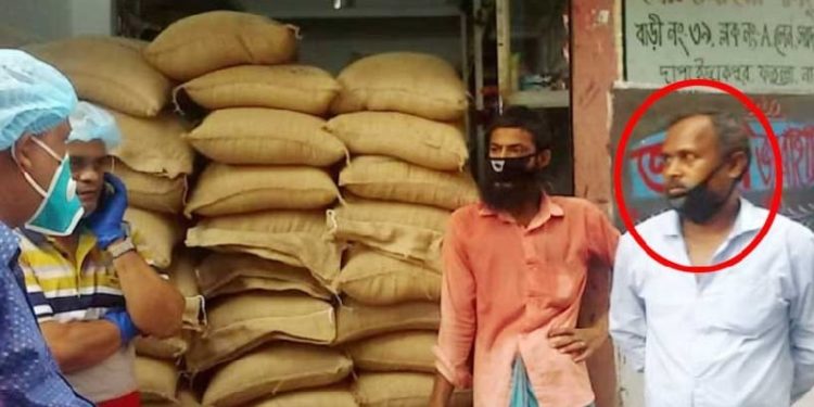 আওয়ামীলীগ নেতা শাহীদুল্লার বাড়ীতে খাদ্য অধিদপ্তরের অভিযানে ৮৫ বস্তা চাউল উদ্ধার