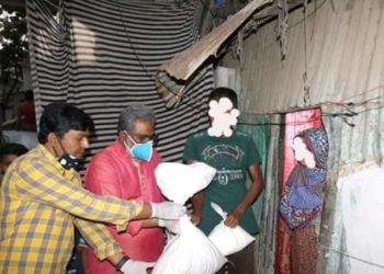 এই মহামারীতে ওয়ার্ডবাসীর সেবায় দিনরাত কাজ করছেন কাউন্সিলর সজল