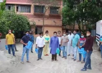 ফতুল্লায় কর্মরত সাংবাদিকদের পিপিই ও মাস্ক দিলেন ফয়সাল