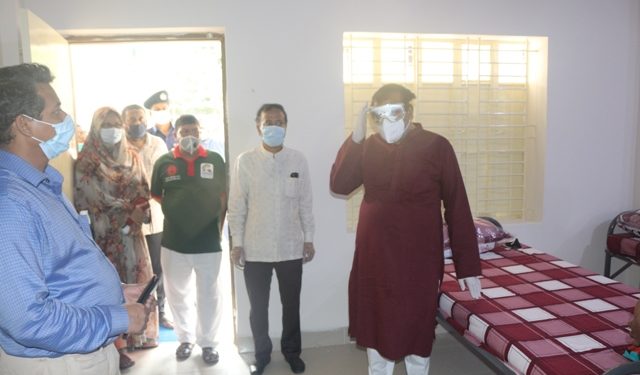 সেবাদানকারীদের আবাসন ও ৮ অ্যাম্বুলেন্সের ব্যবস্থা করলেন সেলিম ওসমান