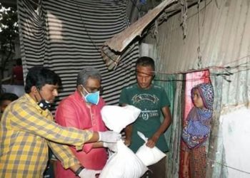 তিন হাজার পরিবারের মাঝে খাদ্য সামগ্রী বিতরণে কাউন্সিলর সজল