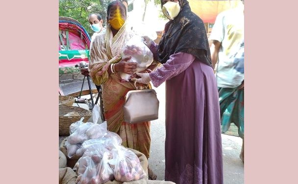 অসুস্থ হয়েও আত্মমানবতার সেবায় সুলতান আহমেদ মেমোরিয়াল ফাউন্ডেশনের চেয়ারম্যান রেহেনা