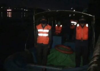 লকডাউন বাস্তবায়ন করতে ৭টি চেকপয়েন্টে নৌ-টহল জোরদার করেছে কোস্টগার্ড