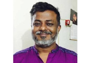 খোরশেদের কৃতজ্ঞতা প্রকাশ-খোরশেদকে বীর বাহাদুর খেতাব দিলেন সেলিম ওসমান