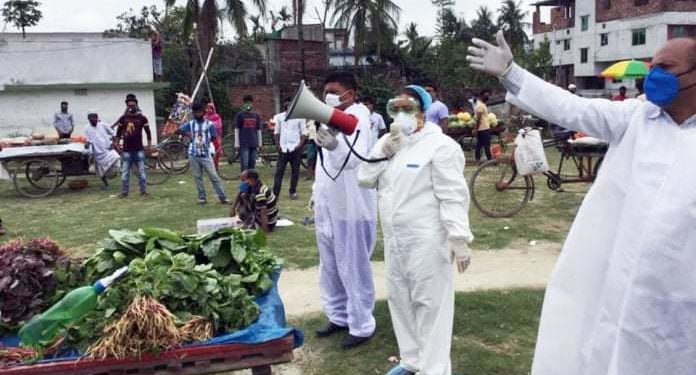 সামাজিক দূরত্ব নিশ্চিতে খোলা জায়গায় বাজার স্থানান্তর