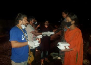 সানির নির্দেশনায় রাতের আধারে সেহরীর খাবার বিতরণ করলেন জেলা মুক্তিযুদ্ধ মঞ্চ