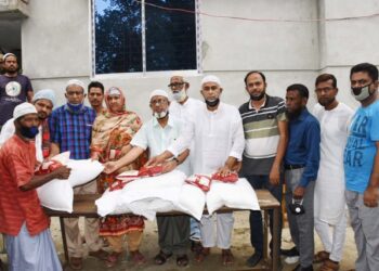 গোগনগর ও আলীরটেক ইউনিয়নে নাসরিন ওসমানের দেওয়া চাল ডাল বিতরন