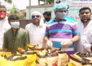 ফতুল্লায় জেলা যুবদলের ঈদ উপহার সামগ্রী বিতরণ