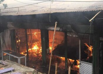 রূপগঞ্জে অ‌গ্নিকা‌ন্ডে প্রায় ৩০টি দোকান পুড়ে ছাই, ২ কোটি টাকার ক্ষয়-ক্ষতি